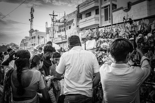 Créer un atelier inoubliable : guide pratique pour fabriquer des meubles en bois recyclé avec impact